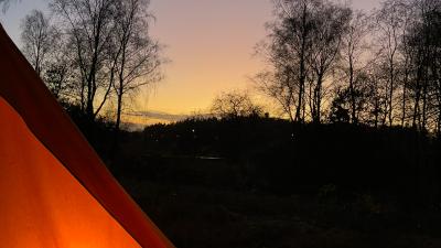 Telt i solnedgang 